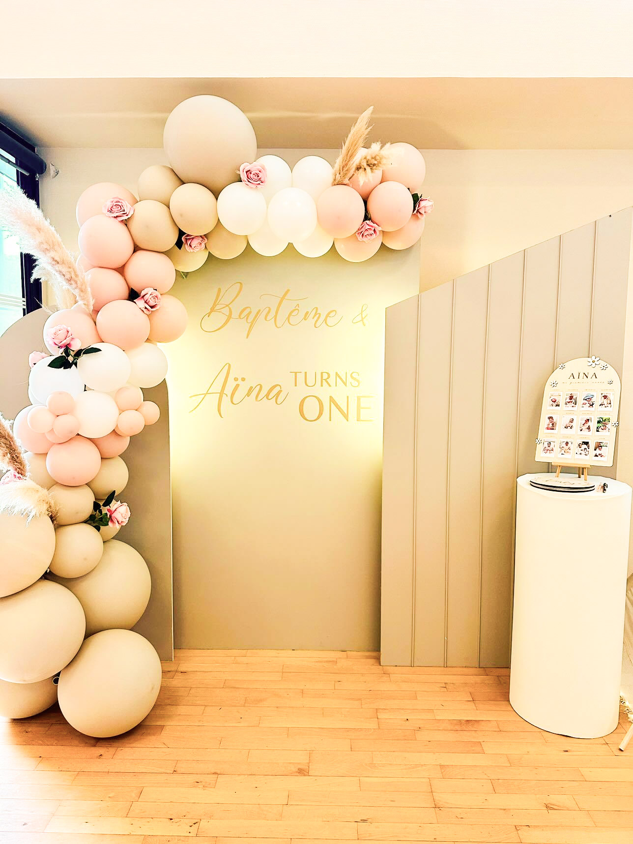 backdrop avec ballons pour baptême à vannes