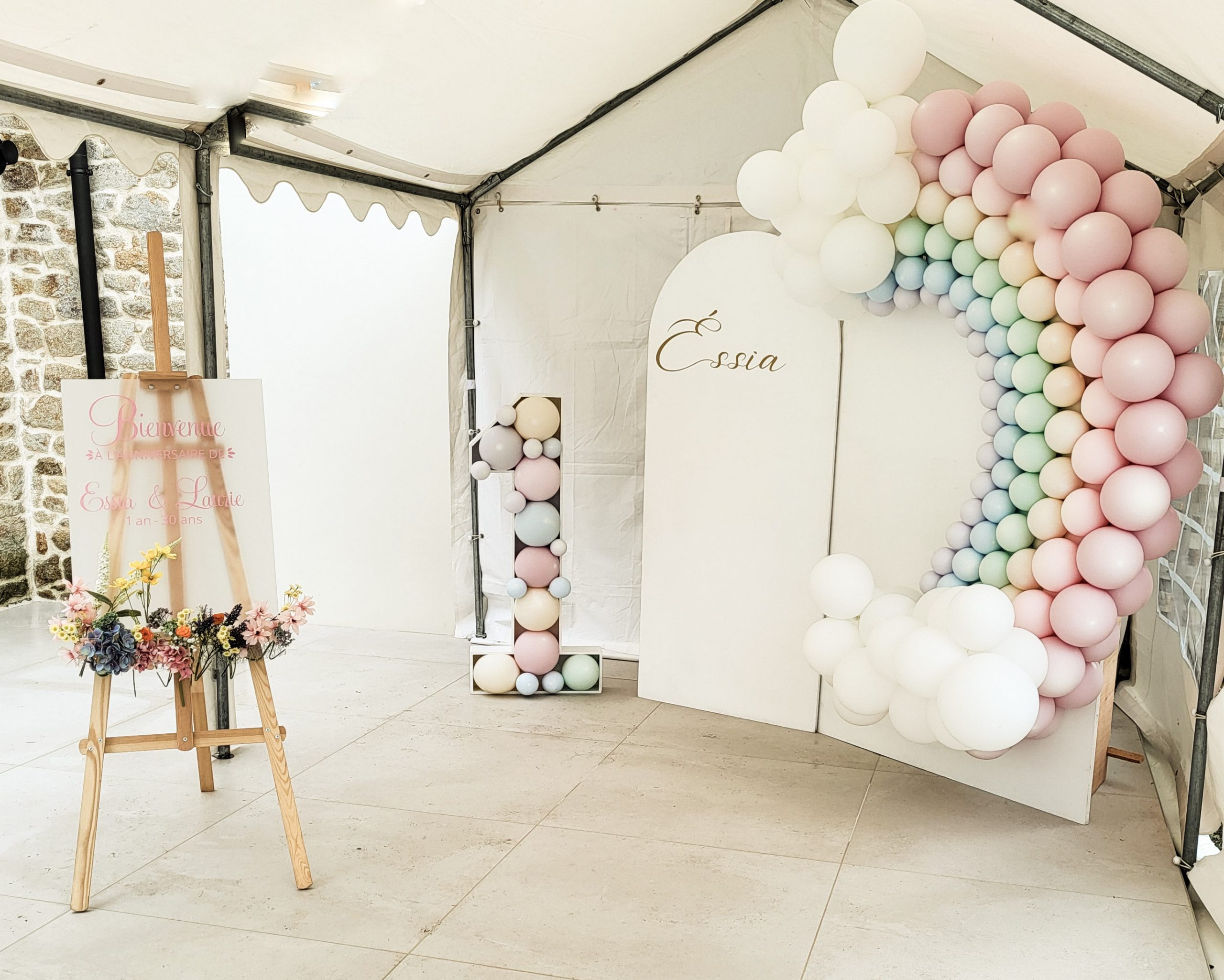 decoration arc en ciel en ballons baby shower à vannes