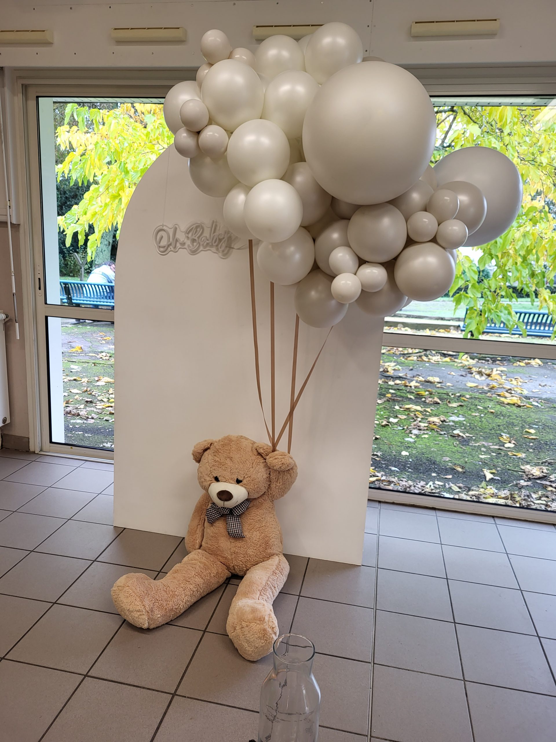 baby shower decoration avec ballons et ourson vannes