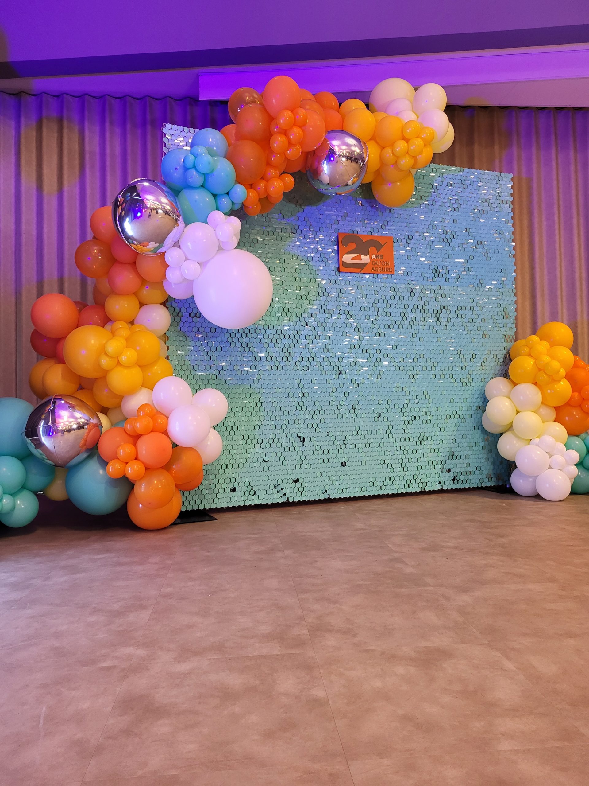 mur a paillettes en location bretagne