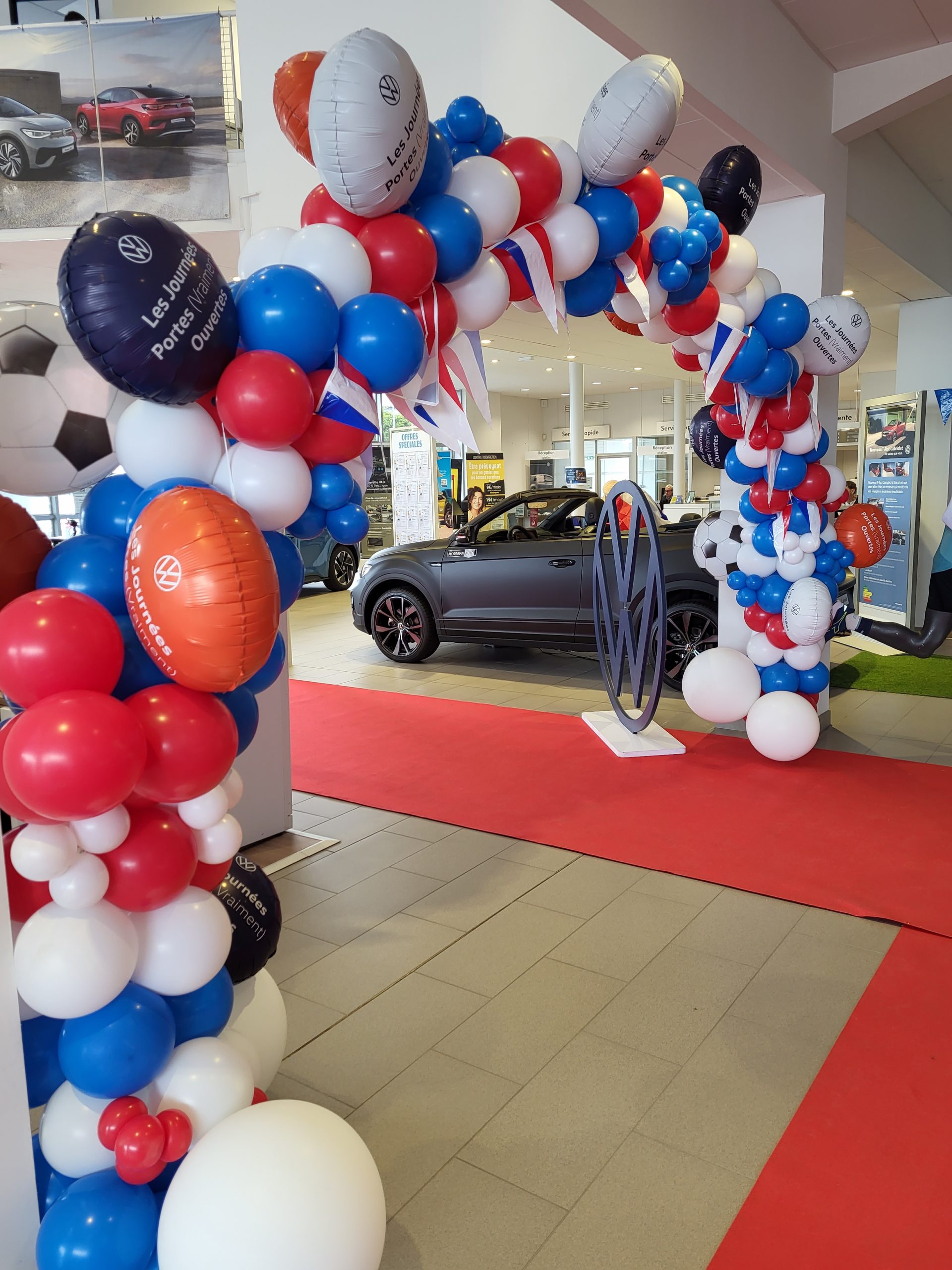 arche de ballons pour concessionnaire sur vannes