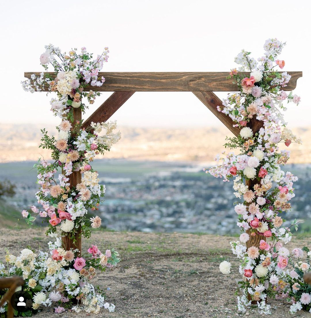 arche de mariage en bois  décoré en bretagne