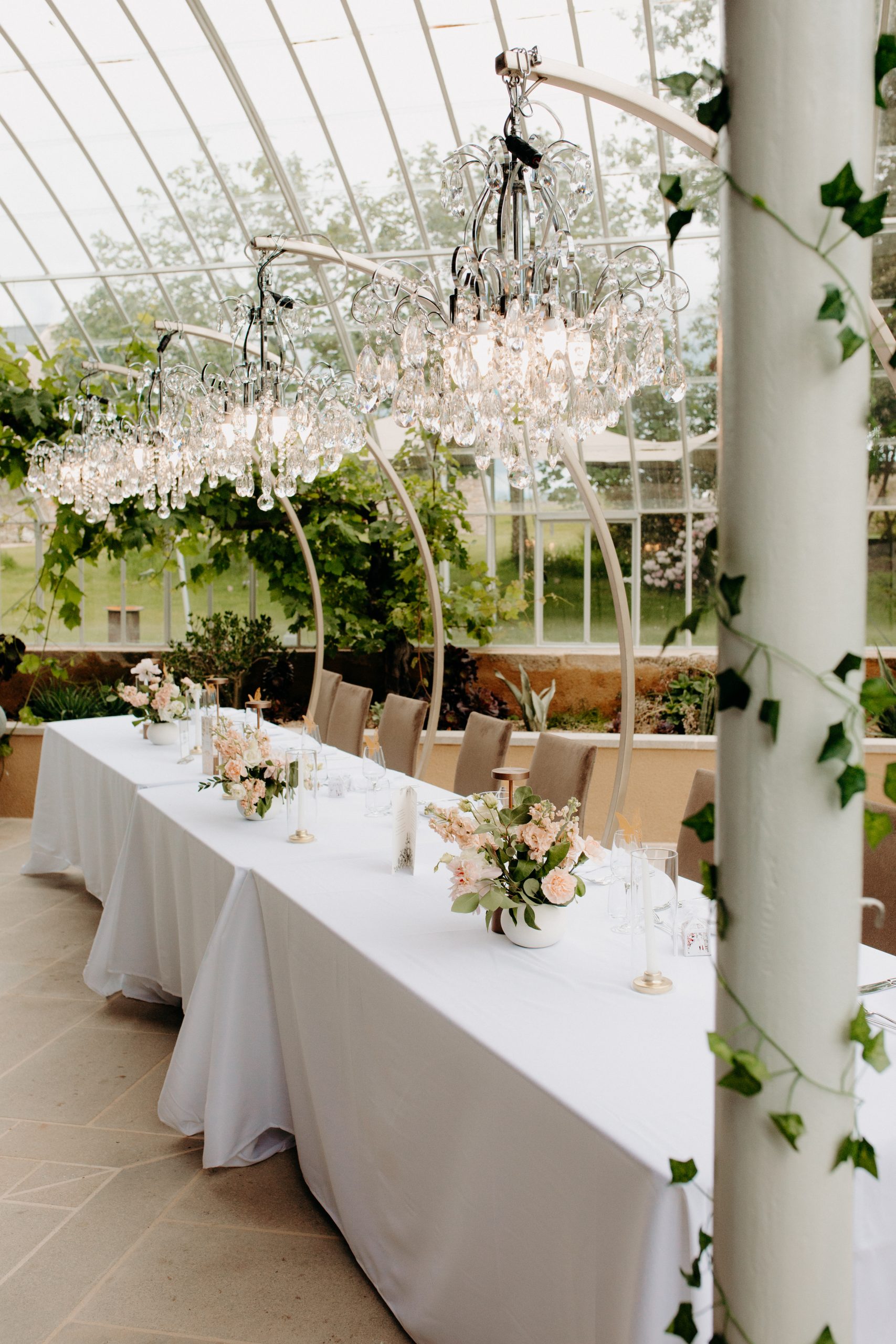 Lustre suspendu en location pour les mariages en bretagne 
